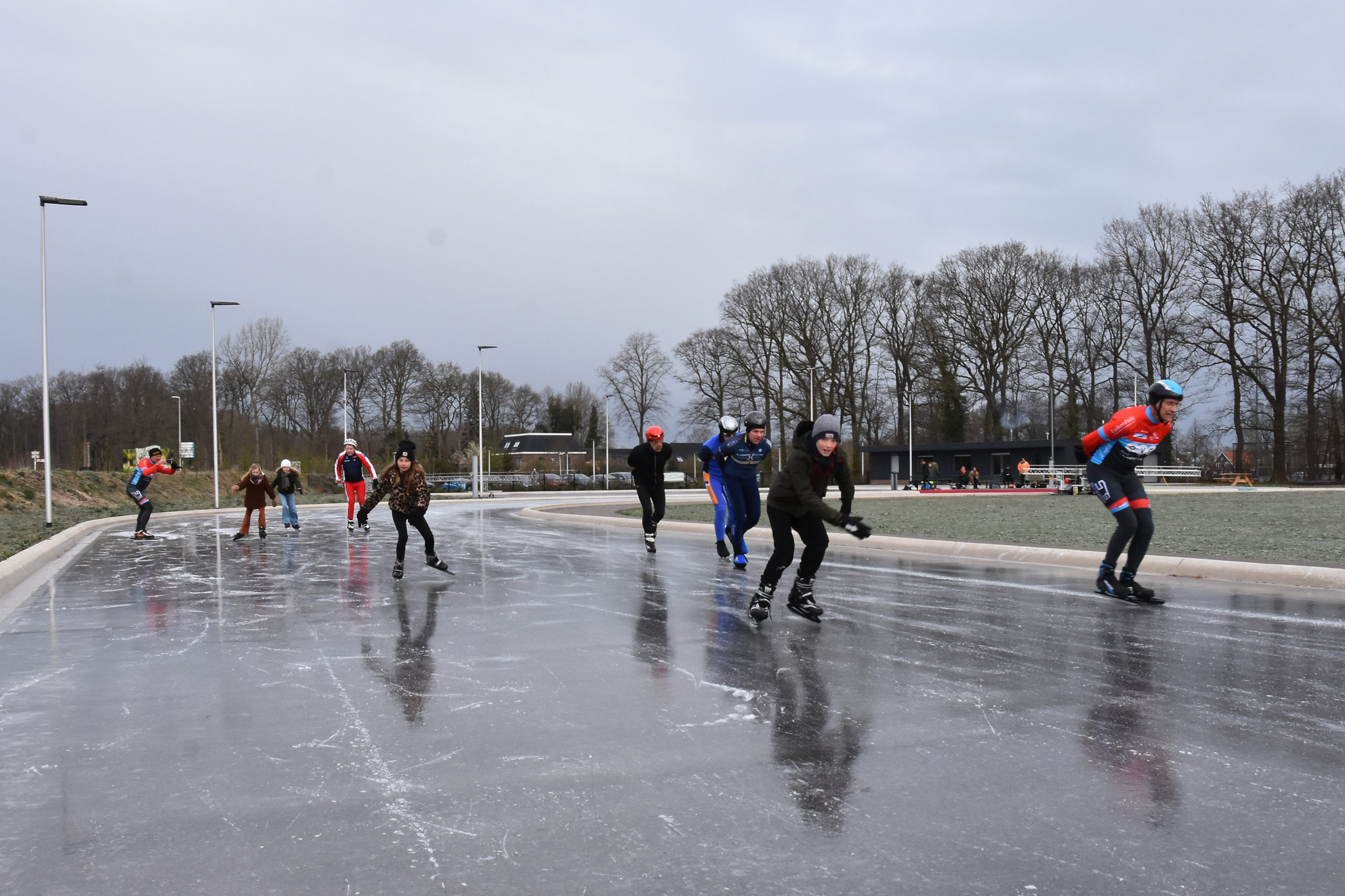 Schaatsen op natuurijs in APRIL!